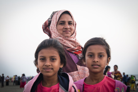 COX'S BAZAR, BANGLADESH - FEBRUARY 2017: People on the longest beach in the world in Cox's Bazar in Bangladeshのeditorial素材