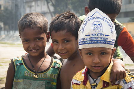 KHULNA, BANGLADESH - FEBRUARY 2017: Children in the street of Khulna at the edge of the Sundarbans in Bangladeshのeditorial素材