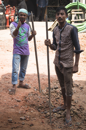 COX'S BAZAR, BANGLADESH - FEBRUARY 2017: Several men working on the street in Cox's Bazar in Bangladeshのeditorial素材