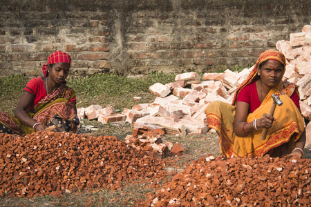 SRIMANGAL, BANGLADESH - FEBRUARY 2017: hard working women cutting stones in a village near Srimangal in Bangladeshのeditorial素材