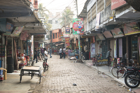 KHULNA, BANGLADESH - FEBRUARY 2017: Street with many vehicles in the center of Khulna, Bangladeshのeditorial素材