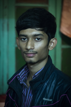KHULNA, BANGLADESH - FEBRUARY 2017: Boy in the street of Khulna at the edge of the Sundarbans in Bangladeshのeditorial素材