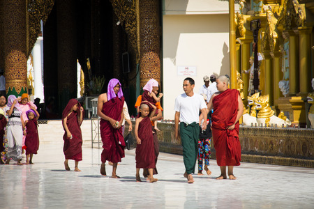 YANGON, MYANMAR â MARCH 2018: The impressive golden Shwedagon Pagoda is one of the most famous temples in Yangon, the capital of Myanmarのeditorial素材