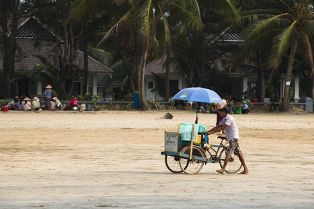 CHAUNG THAR, MYANMAR - MARCH 2018: People on the beach in the coastal town Chaung Thar in Myanmarのeditorial素材