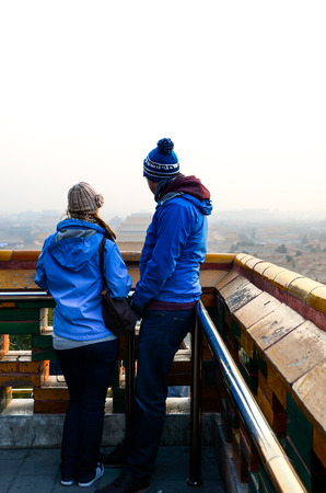 A pair of lovers in Jingshan Park stopのeditorial素材