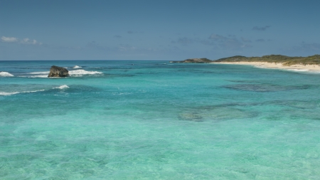 shoreline of Cat Island Bahamasの写真素材
