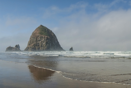 famous rock called Haystack at Cannon Beach Oregon の写真素材