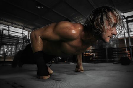 Bodybuilder pushing up