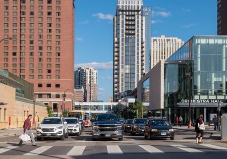 MINNEAPOLIS, USA, - AUGUST, 8, 2019: Traffic on  S 11th Street, Minnaepolis, USA.のeditorial素材