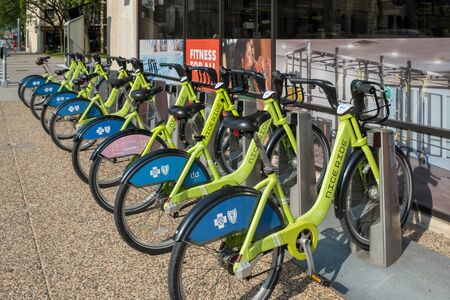 MINNEAPOLIS, USA, - AUGUST, 9, 2019: A rack of Nice Ride bicycles for hire in Downtown Minneapolis, USA. Downtown Minneapolis, USA.のeditorial素材