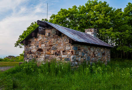Byrds Nest Trail Shelter, Hawksbill Mountain, Shenandoah National Park, Virginia, USAの写真素材