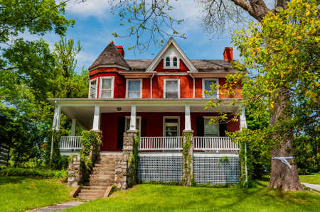 Historic Victorian House, Upper Town, Harpers Ferry, West Virginia, USAの素材 [FY310181569567]