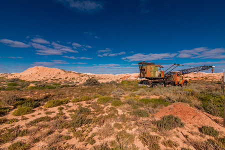An abandoned truck crane in the opal dump near Coober Pedy, Australiaのeditorial素材