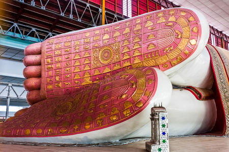 The feet of the Reclining Buddha of Chauk Htat Kyi Pagoda, Yangon, Myanmarのeditorial素材