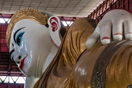 Reclining Buddha of Chauk Htat Kyi Pagoda, Yangon, Myanmarのeditorial素材