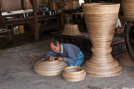 Lacquer-ware craftsman is using bamboo to make a vase, Myanmarのeditorial素材