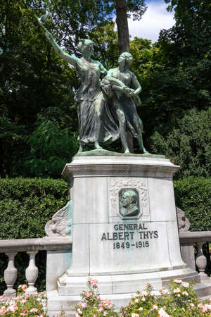 Monument to General Thys by Thomas VinÃ§otte  (1850â1925) and Frans Huygelen (1878-1940), Brusselsのeditorial素材