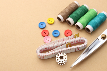 Hand sewing tool