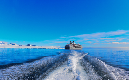 sailing cruise at Antarcticaのeditorial素材
