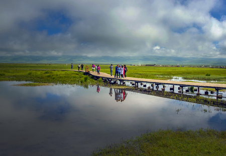 road way by the lakeのeditorial素材