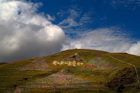 tibetan words on the mountainのeditorial素材