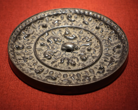 Bronze mirrorのeditorial素材