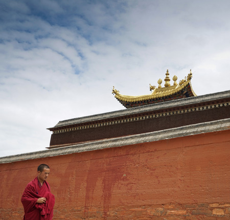 A monk walking at the Labrang Monasteryのeditorial素材
