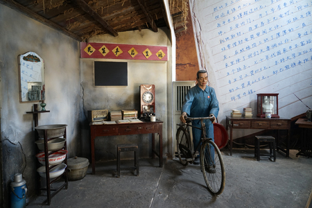 Three line builder at jianchuan museumのeditorial素材