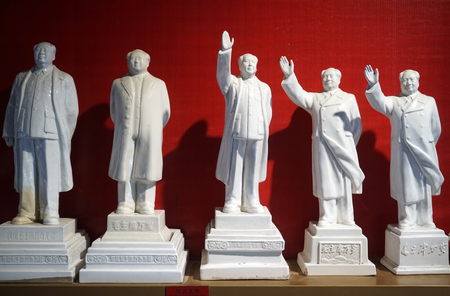 Mao Zedong ceramic statues at jianchuan museumのeditorial素材