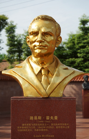 Hoffman statues at jianchuan museumのeditorial素材