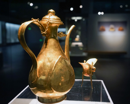 Gold wine potのeditorial素材