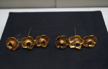 The golden  hair accessories of the Ming Dynastyのeditorial素材