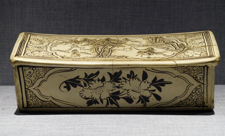 Porcelain pillowのeditorial素材