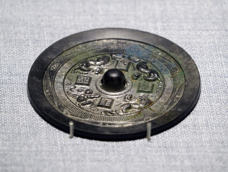 Bronze mirrorのeditorial素材