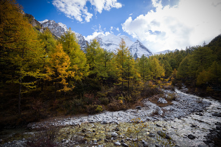 China Shangri-La snow, four Chuanya Ding, Xian Nairi snow-capped mountains, snow-capped mountains with a god-like magicの写真素材