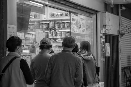 March 17, 2020, New Taipei City, Taiwan. During the New Coronary Pneumonia, the Taiwan government implemented a real-name mask system to ensure that no one has a mask. People who line up to wear masksのeditorial素材