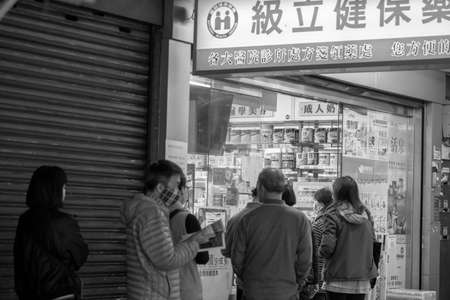 March 17, 2020, New Taipei City, Taiwan. During the New Coronary Pneumonia, the Taiwan government implemented a real-name mask system to ensure that no one has a mask. People who line up to wear masksのeditorial素材