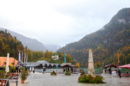 The beautiful Lake King Lake in Germany, the yacht stops at the boat house(2017 10 08 King Behitchiden Lake in Germany)のeditorial素材