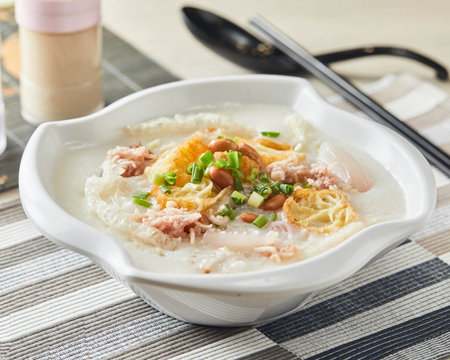 Boat Porridge topping with spring onion served in bowl isolated on napkin side viewの写真素材