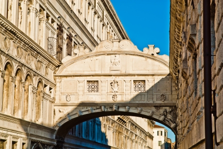 Famous limestone bridge, Bridge of sighs in Venice の写真素材