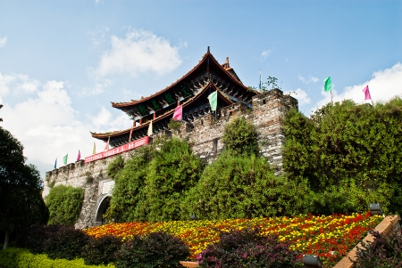 South gate entrance in ancient city of Dali at Yunnan province  China  It is a very popular tourist destination together with Lijiang in that province の写真素材