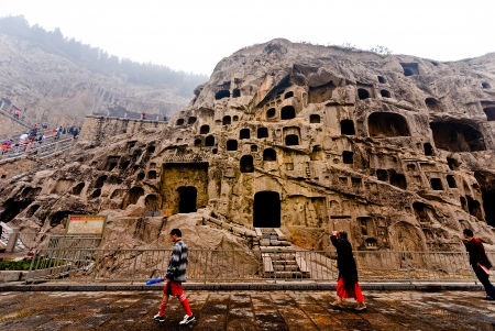 Maximal buddha statue in Longmen Grottoes  The Longmen Grottoes with Buddhaのeditorial素材