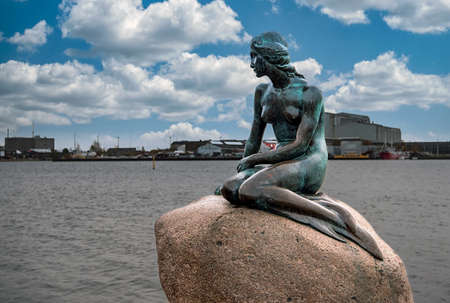Copenhagen, Denmark â 19 OCT 2019: Famous Little Mermaid Statue in Copenhagen Denmarkのeditorial素材