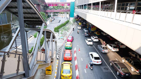 train station, bangkok, skytrain, bts skytrain, public transportation, crowded, motion, asia, business, people, center, cityscape, jam, car, building, busy, architecture, vehicle, transportation, tranのeditorial素材