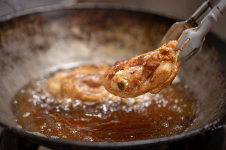 Fried chicken in hot oil and boiling in pan.