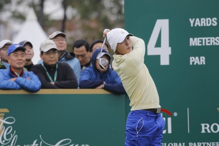 International Team Player Danny Lee action on the 4th tee during the PGA Tour President Cup Single Match at Jack Nicklaus GC in Incheon, South Korea.のeditorial素材