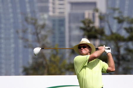 Tom Kite of USA, 10th hall tees during the PGA Tour Songdo IBD championship first round at Jack Nicklaus golf club in Incheon, west of Seoul, on Sep 16, 2011, South Korea.のeditorial素材