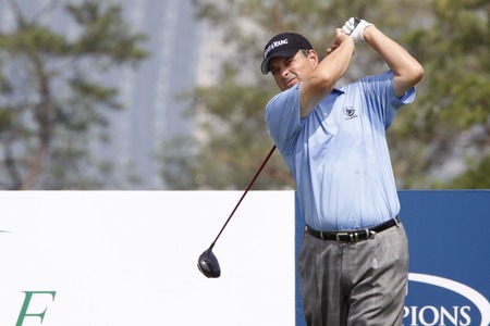 Loren Roberts of USA, 10th hall tees during the PGA Tour Songdo IBD championship first round at Jack Nicklaus golf club in Incheon, west of Seoul, on Sep 16, 2011, South Korea.のeditorial素材