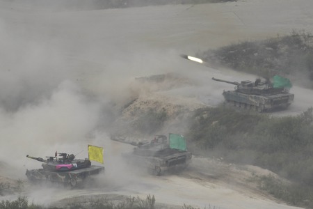 South Korean military K1A1Tank, K2 Tank, K21 Armed Vehicle, K136MRL, K30 Bi-Ho, K9 Self Propelled Artillery, AH1S take part in a live fire and maneuver demonstration for reporters ahead of the Expo Korea 2016 at the Seungjin Live Fire Range in Pocheon, Soのeditorial素材