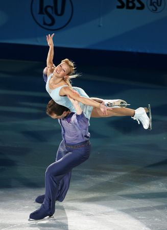 Ukraine's Tatiana Volosozhar (up) and Stanislav Morozov perform on the ice during the ISA Grand Prix of Skating Final Exhibition 2008/2009 in Goyang near Seoul on December 14, 2008.のeditorial素材